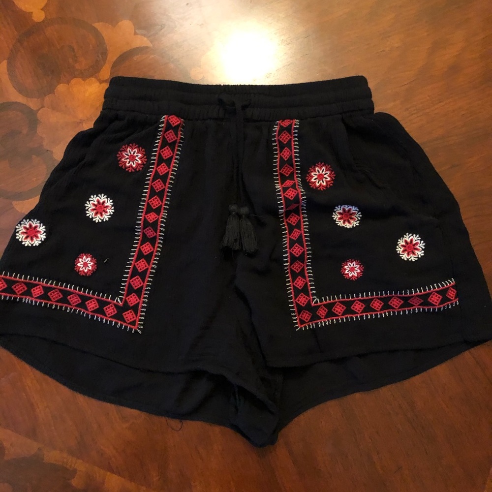 Loose Black Patterned Shorts
